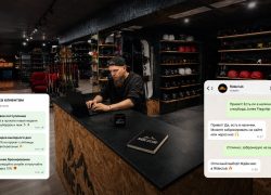Сотрудник Rideclub работает с рассылками клиентам в мессенджере